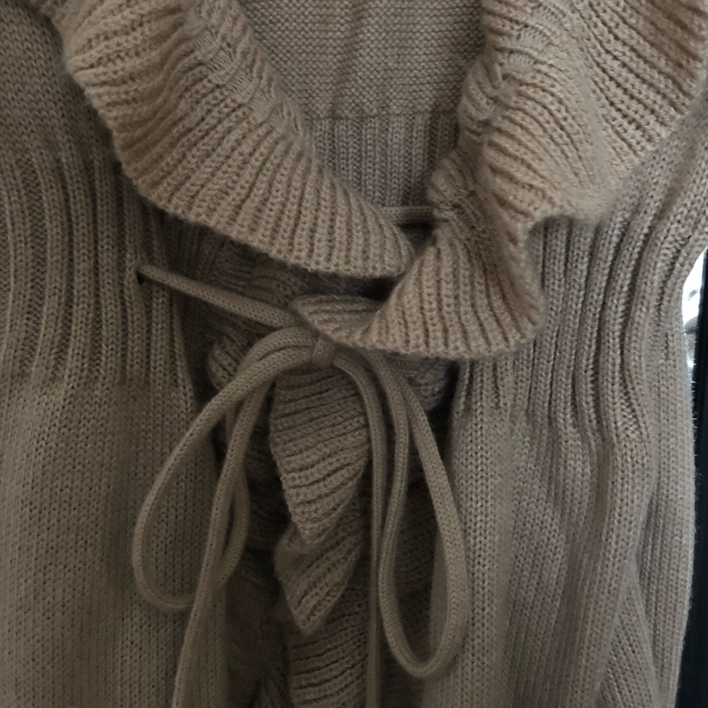 Elle Ruffled Cardigan - Picture 7 of 10